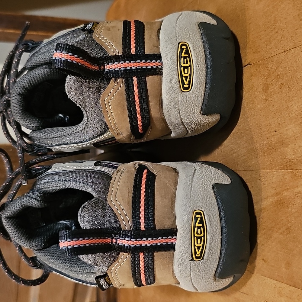 Keen Waterproof Lace Up Hiking Shoes - Picture 4 of 8